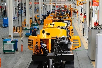 三一小挖公司 以智能生產(chǎn)引領(lǐng)物料搬運裝備制造新紀元