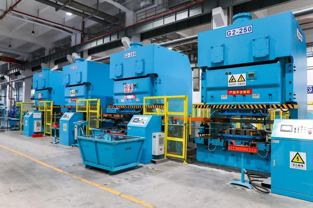 布局全球化戰(zhàn)略 奧克斯中央空調(diào)以智能化升級引領(lǐng)物料搬運裝備制造新篇章